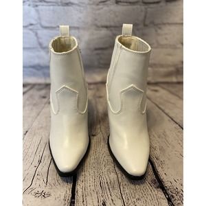 Qupid White‎ Size 5.5 Ankle Boots